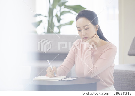 房子,生活,家庭主婦,女人,韓國人 房子,生活,家庭主婦,女人,韓國人 39658313