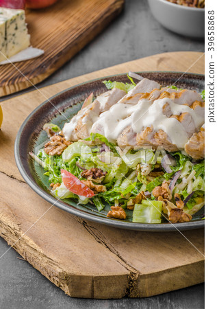 Waldorf salad with grilled chicken 39658868