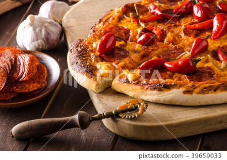 Pizza salami pepper 39659033