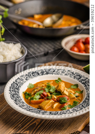 Delicious chicken curry with vegetable Delicious chicken curry with vegetable 39659212