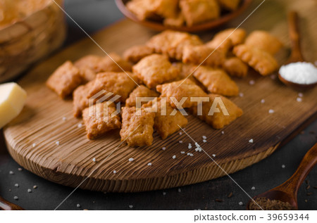 Homemade cheese crackers 39659344