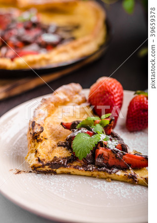 Pancake in oven, dutch baby pancake with strawberries Pancake in oven, dutch baby pancake with strawberries 39659378