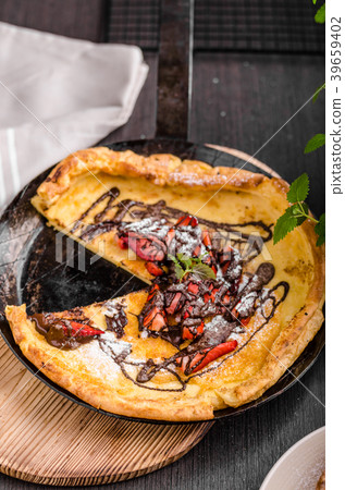 Pancake in oven, dutch baby pancake with strawberries Pancake in oven, dutch baby pancake with strawberries 39659402