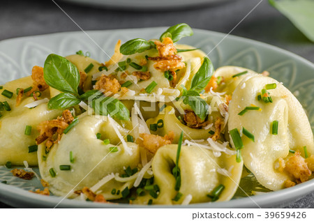 Stuffed Tortellini garlic and spinach 39659426