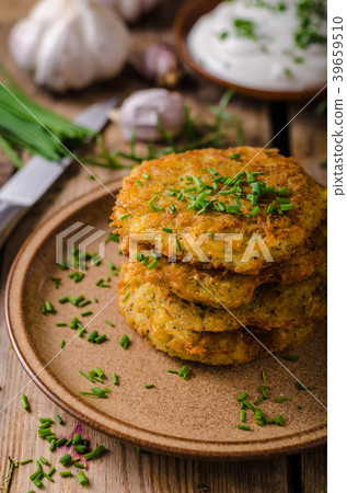 Potato pancakes with sour cream Potato pancakes with sour cream 39659510