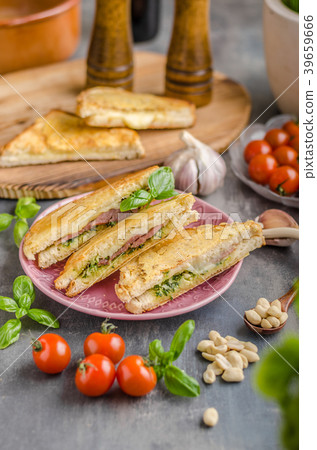Pesto cheese sandwich 39659666