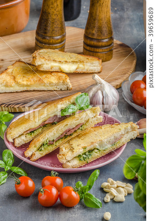 Pesto cheese sandwich 39659689