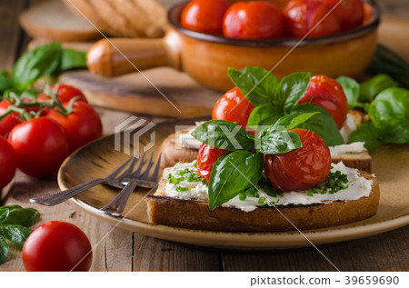 Bread cheese spread baked tomato 39659690