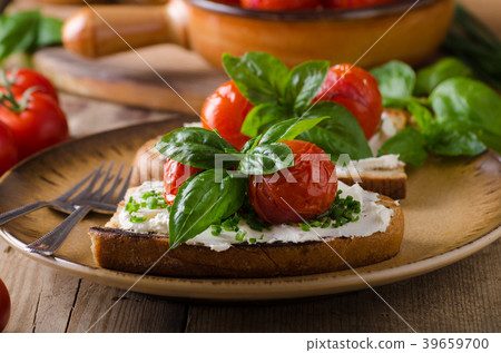 Bread cheese spread baked tomato 39659700