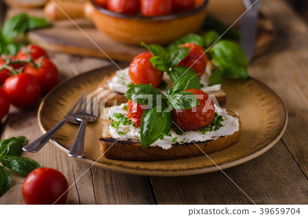 Bread cheese spread baked tomato 39659704