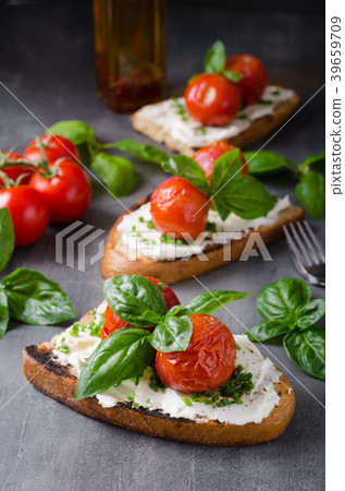 Bread cheese spread baked tomato 39659709