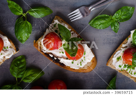 Bread cheese spread baked tomato 39659715