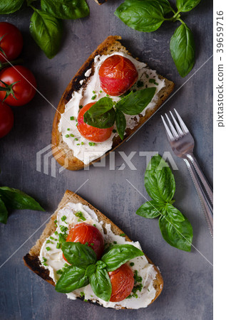 Bread cheese spread baked tomato 39659716