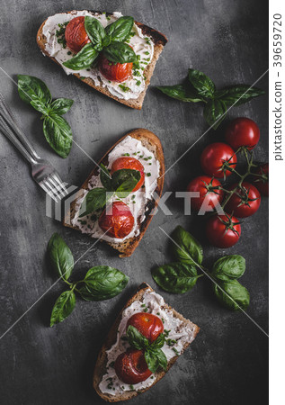 Bread cheese spread baked tomato 39659720