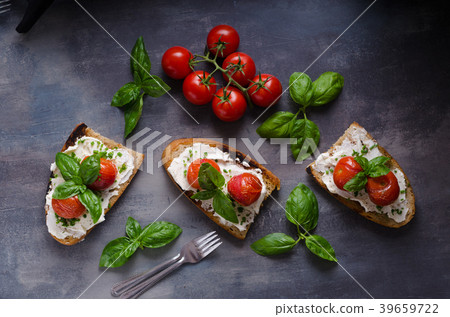 Bread cheese spread baked tomato 39659722
