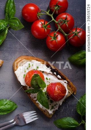 Bread cheese spread baked tomato 39659724