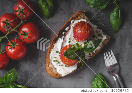 Bread cheese spread baked tomato 39659725