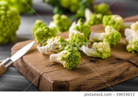 Green cauliflower bio vegetable Green cauliflower bio vegetable 39659813