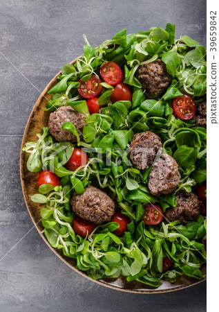 Meatballs beef with fresh salad Meatballs beef with fresh salad 39659842