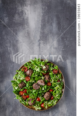 Meatballs beef with fresh salad 39659843