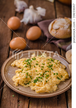 Scrambled eggs with herbs Scrambled eggs with herbs 39659847