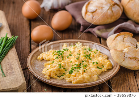 Scrambled eggs with herbs Scrambled eggs with herbs 39659870