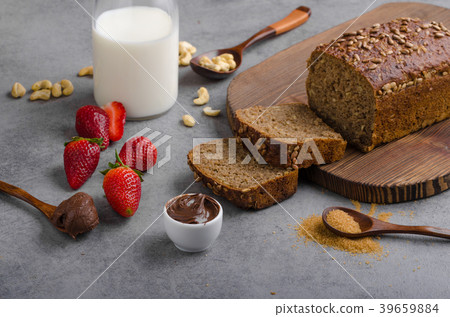 Nutella spread with wholegrain bread Nutella spread with wholegrain bread 39659884