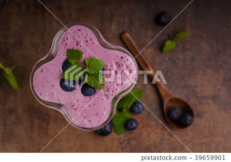 Berries milkshake smoothie 39659901