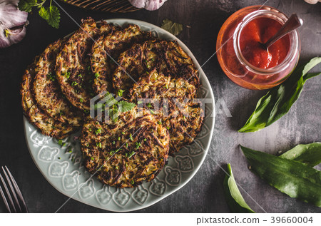 Potato pancakes fried with garlic Potato pancakes fried with garlic 39660004