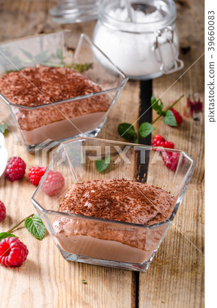 Chocoalte pudding 39660083