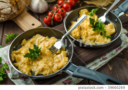 Scrambled eggs with herbs and homemade bread 39660269