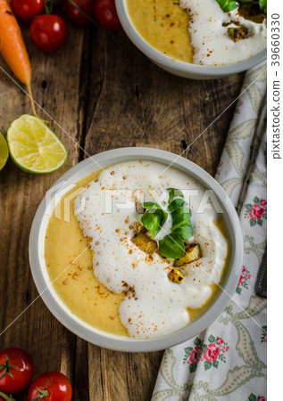 Creamy celery soup 39660330