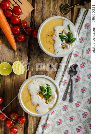 Creamy celery soup Creamy celery soup 39660331