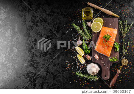 Fresh salmon fillet Fresh salmon fillet 39660367