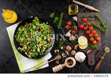 Lamb's lettuce salad 39660376