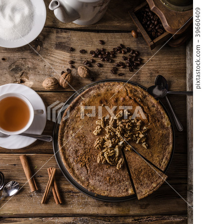 Walnut cheesecake with cinnamon 39660409