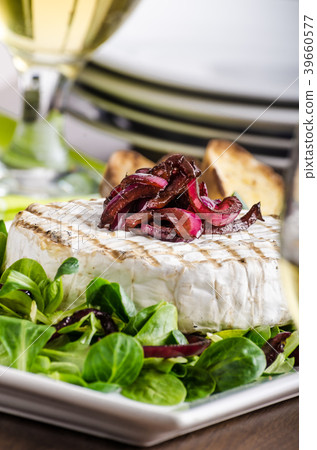 Grilled camembert Grilled camembert 39660577