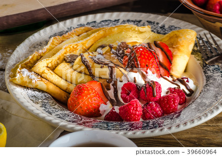 Pancakes with berries Pancakes with berries 39660964