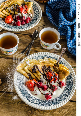 Pancakes with berries 39660983