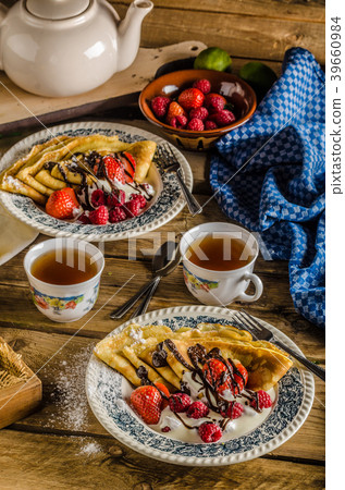 Pancakes with berries 39660984