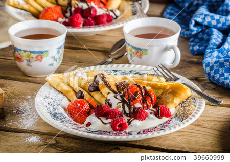 Pancakes with berries Pancakes with berries 39660999