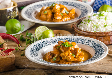 Curry chicken with rice 39661000