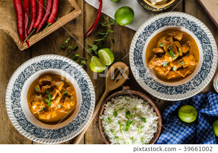 Curry chicken with rice Curry chicken with rice 39661002
