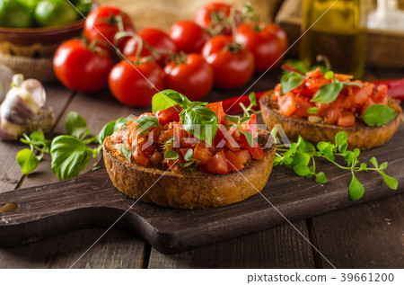 Italian bruschetta with roasted tomatoes and garlic 39661200