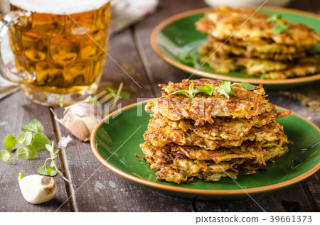 Potato pancakes with garlic and beer 39661373