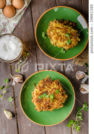 Potato pancakes with garlic and beer 39661380