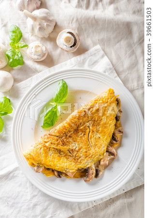 Rustic omelet with mushrooms Rustic omelet with mushrooms 39661503