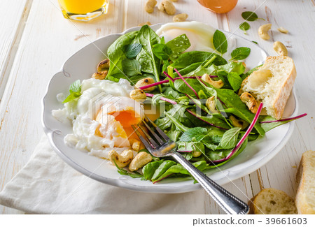 Lamb lettuce salad with fried egg 39661603