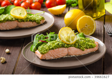 Steamed salmon with pesto Steamed salmon with pesto 39661627