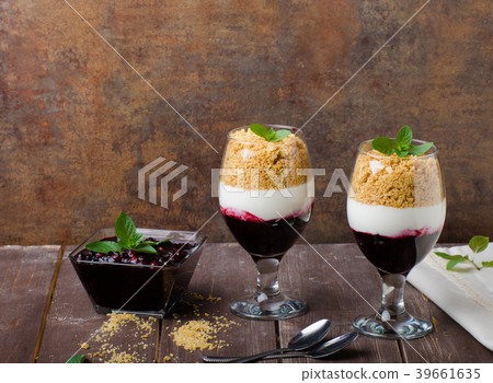 Inverted cheesecake dessert in glass 39661635